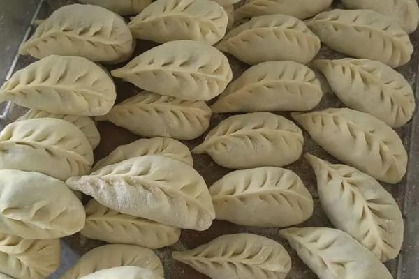 小年有哪些习俗，一般有祭灶王、贴窗花等