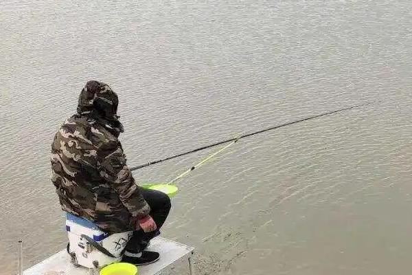 浮漂的分类，分为水花漂、细长型浮漂、圆型浮漂等