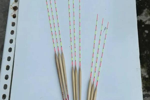 浮漂的分类，分为水花漂、细长型浮漂、圆型浮漂等