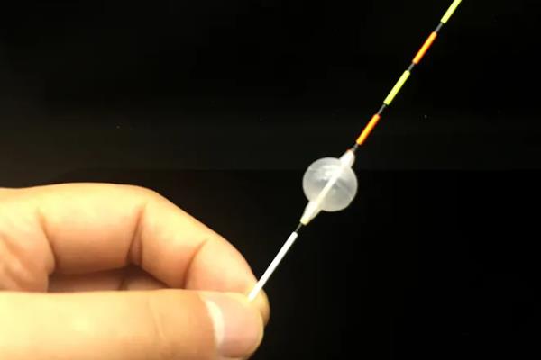 浮漂的分类，分为水花漂、细长型浮漂、圆型浮漂等