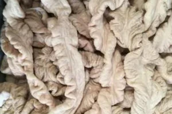 洗猪大肠的方法,用面粉和食盐干搓再冲净