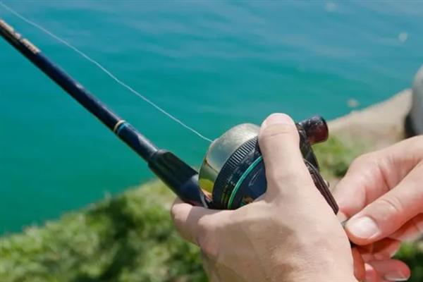 泥鳅能不能钓上来，可用溪流竿、鲫鱼竿垂钓