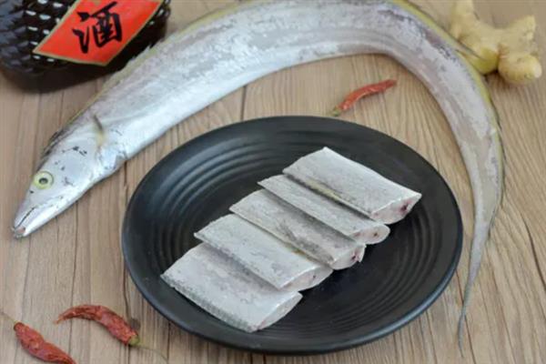 怎么判断带鱼新不新鲜，可以看颜色、鱼鳞、鱼眼辨别