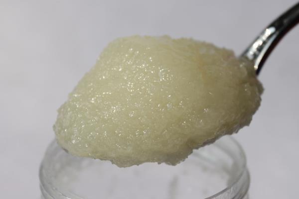掺白糖的蜂蜜如何辨别，可通过味道、结晶状态来辨别