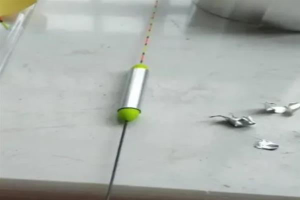 钓鱼立漂怎么安装，立漂一般与漂座配套使用