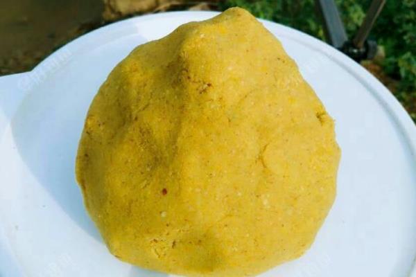 快速诱鲫鱼的窝料配方，一般用大米、粗玉米渣等材料混配