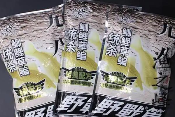 快速诱鲫鱼的窝料配方，一般用大米、粗玉米渣等材料混配
