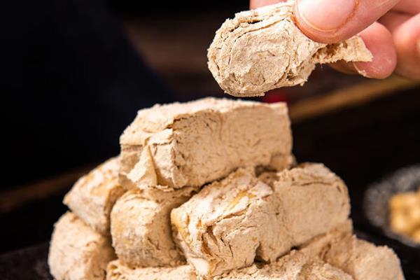 浙江宁波的特产，有三北豆酥糖、红膏蟹糊等