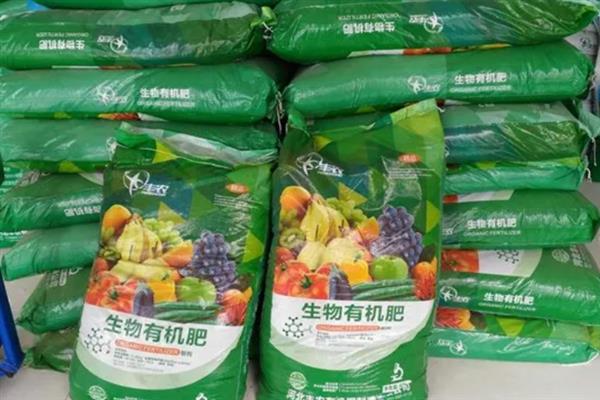 玉米专用肥和复合肥用哪个更好，施用玉米专用肥更好