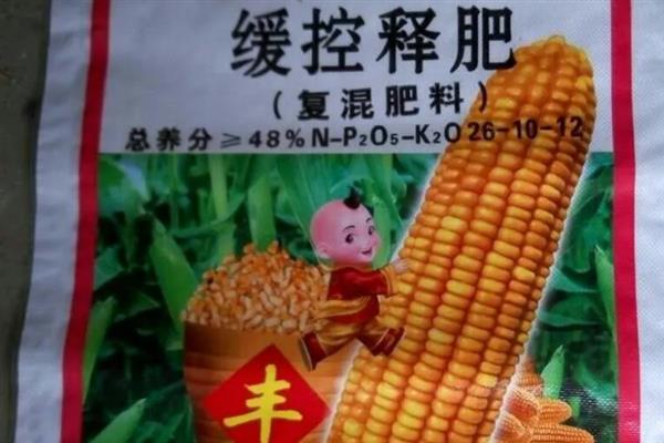 玉米专用肥和复合肥用哪个更好，施用玉米专用肥更好