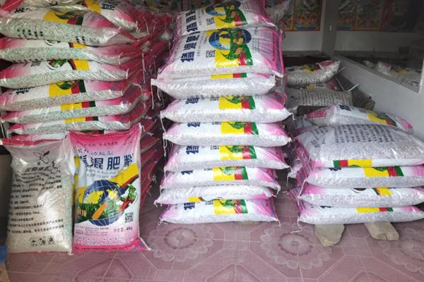 玉米专用肥和复合肥用哪个更好，施用玉米专用肥更好