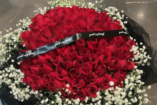 26朵玫瑰的含义，代表我心属于你