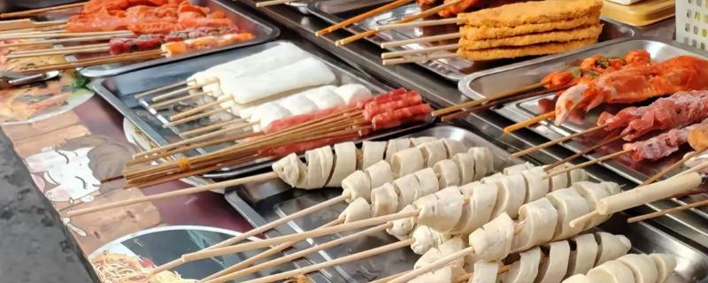 冬季摆摊可以做什么小吃生意，油炸烧烤、麻辣烫都可以考虑