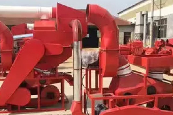 花生脱皮机的工作原理，通过差速滚动摩擦传动去皮