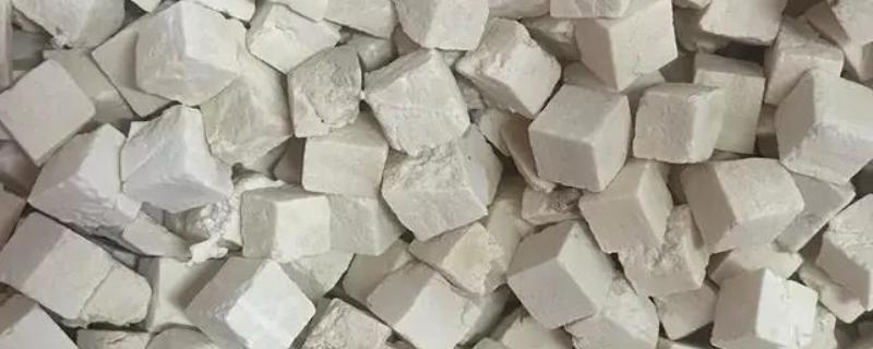 茯苓和茯神有什么区别，前者是一种干燥菌核、后者是菌核中间的白色部分