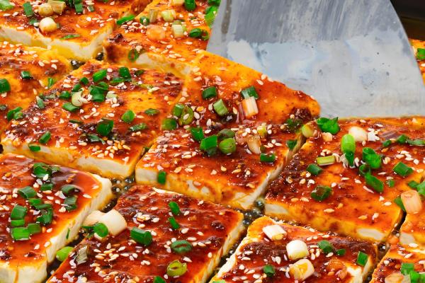 冬季摆摊可以做什么小吃生意,油炸烧烤、麻辣烫都可以考虑