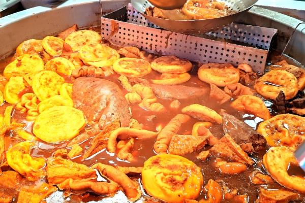 冬季摆摊可以做什么小吃生意,油炸烧烤、麻辣烫都可以考虑