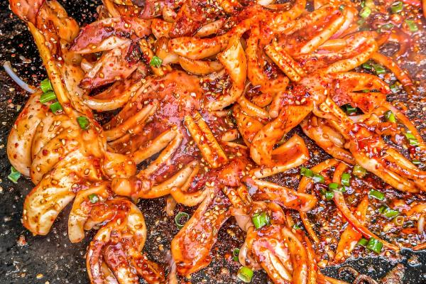 冬季摆摊可以做什么小吃生意,油炸烧烤、麻辣烫都可以考虑