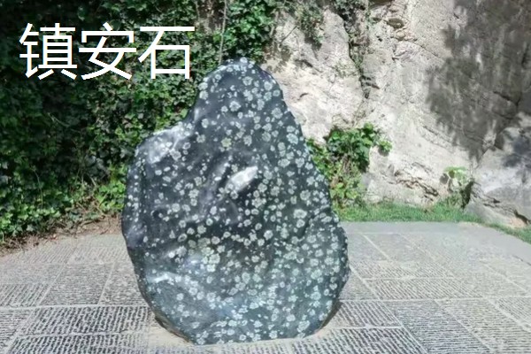 黄龙玉和黄蜡石有什么区别，成分、产地、颜色等方面都不同