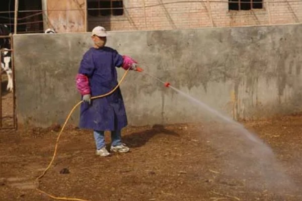 牛舍消毒用哪些消毒液，可以用氢氧化钠