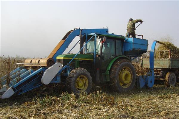 收获机使用的注意事项，起动前需鸣喇叭三次以上