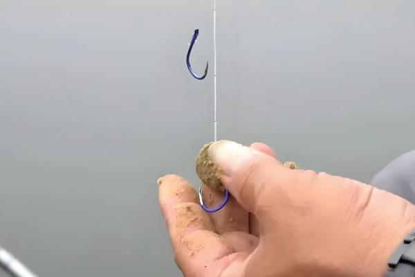 台钓怎么调漂，可采取重铅找底、下挪浮漂等方法