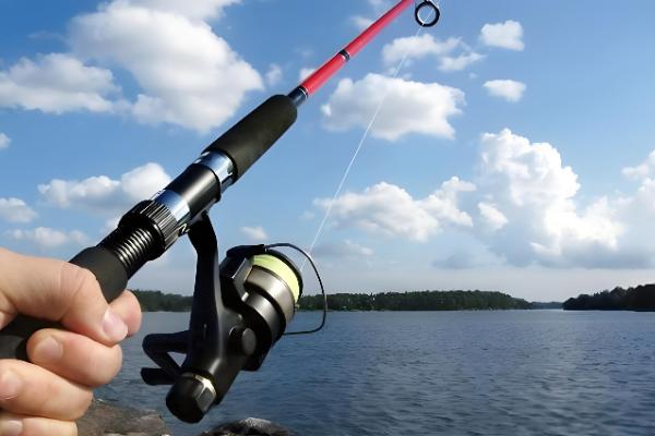 台钓怎么调漂，可采取重铅找底、下挪浮漂等方法