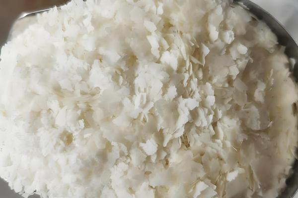 拉饵加轻麸还是加雪花粉好，取决于鱼情