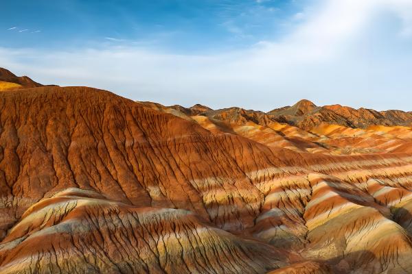 雅丹地貌是什么，是指风对干旱区的地面形成的垄槽地形