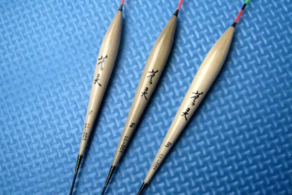 钓鱼怎么看漂相，鲫鱼的典型漂相是抬漂和顿口