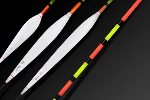 钓鱼怎么看漂相，鲫鱼的典型漂相是抬漂和顿口