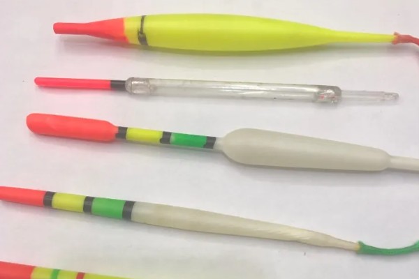 钓鱼怎么看漂相，鲫鱼的典型漂相是抬漂和顿口