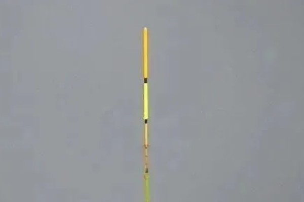 钓鱼怎么看漂相，鲫鱼的典型漂相是抬漂和顿口