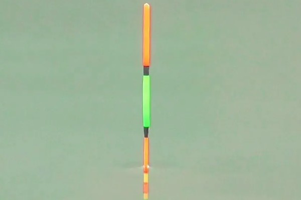 钓鱼怎么看漂相，鲫鱼的典型漂相是抬漂和顿口