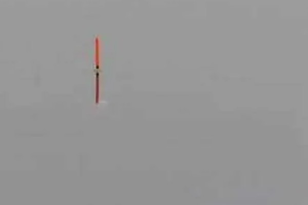 钓鱼怎么看漂相，鲫鱼的典型漂相是抬漂和顿口