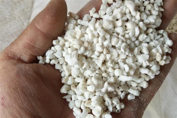 什么是珍珠岩,是火山喷洒后得到的火酸性熔岩