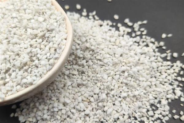 什么是珍珠岩,是火山喷洒后得到的火酸性熔岩