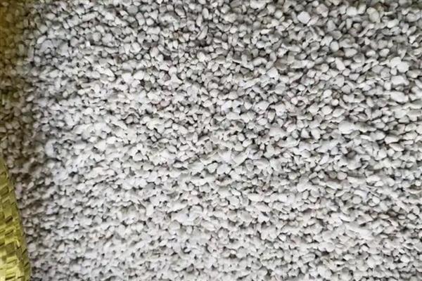 什么是珍珠岩,是火山喷洒后得到的火酸性熔岩