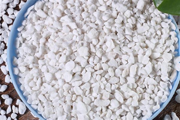 什么是珍珠岩,是火山喷洒后得到的火酸性熔岩