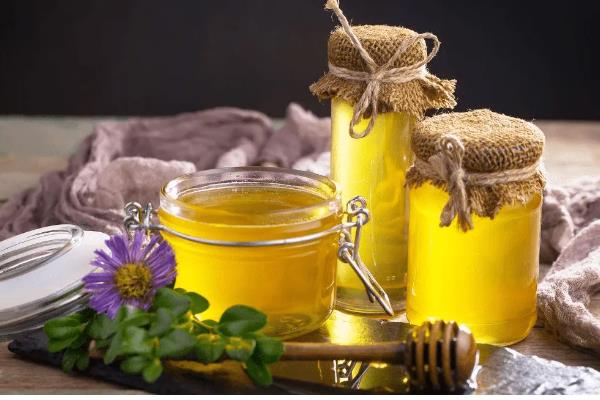 喂白糖产出来的蜂蜜怎么鉴别，在味道上截然不同