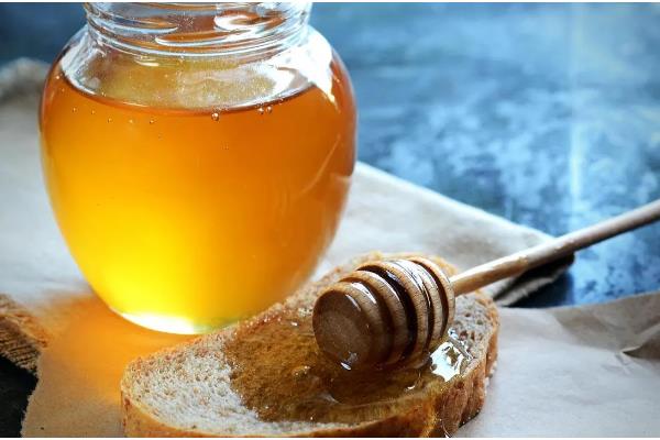喂白糖产出来的蜂蜜怎么鉴别，在味道上截然不同