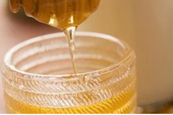 喂白糖产出来的蜂蜜怎么鉴别，在味道上截然不同