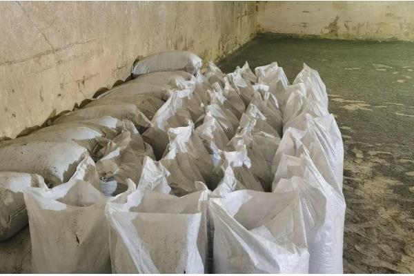 草木灰的主要成分，是碳酸钾