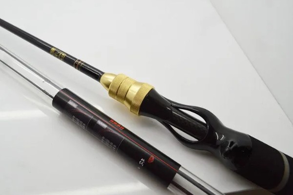 鱼竿调性和硬度是什么，调性是指鱼竿水平受力时弯曲点位置比