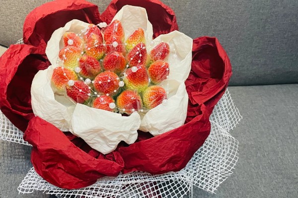 16颗草莓花束是什么寓意，寓意顺利、如意等