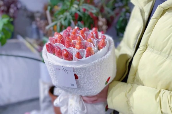 16颗草莓花束是什么寓意，寓意顺利、如意等