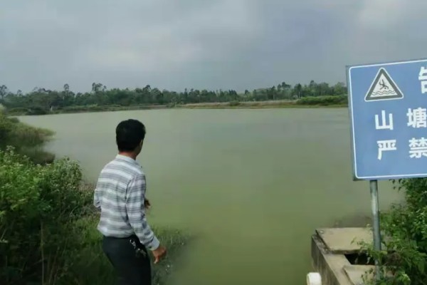 鱼塘水质怎么调理，每隔7-10天加注新鲜水