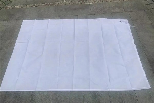 冬天挖冻土的办法，可以用100℃的开水浇灌