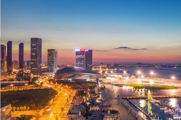 辽宁东港市的特产，有东港梭子蟹、东港泥螺等