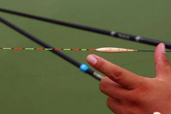 短浮漂和长浮漂的区别，前者翻身速度快、后者翻身速度慢